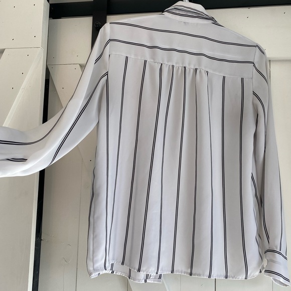 Dynamite Striped Blouse - Picture 4 of 5